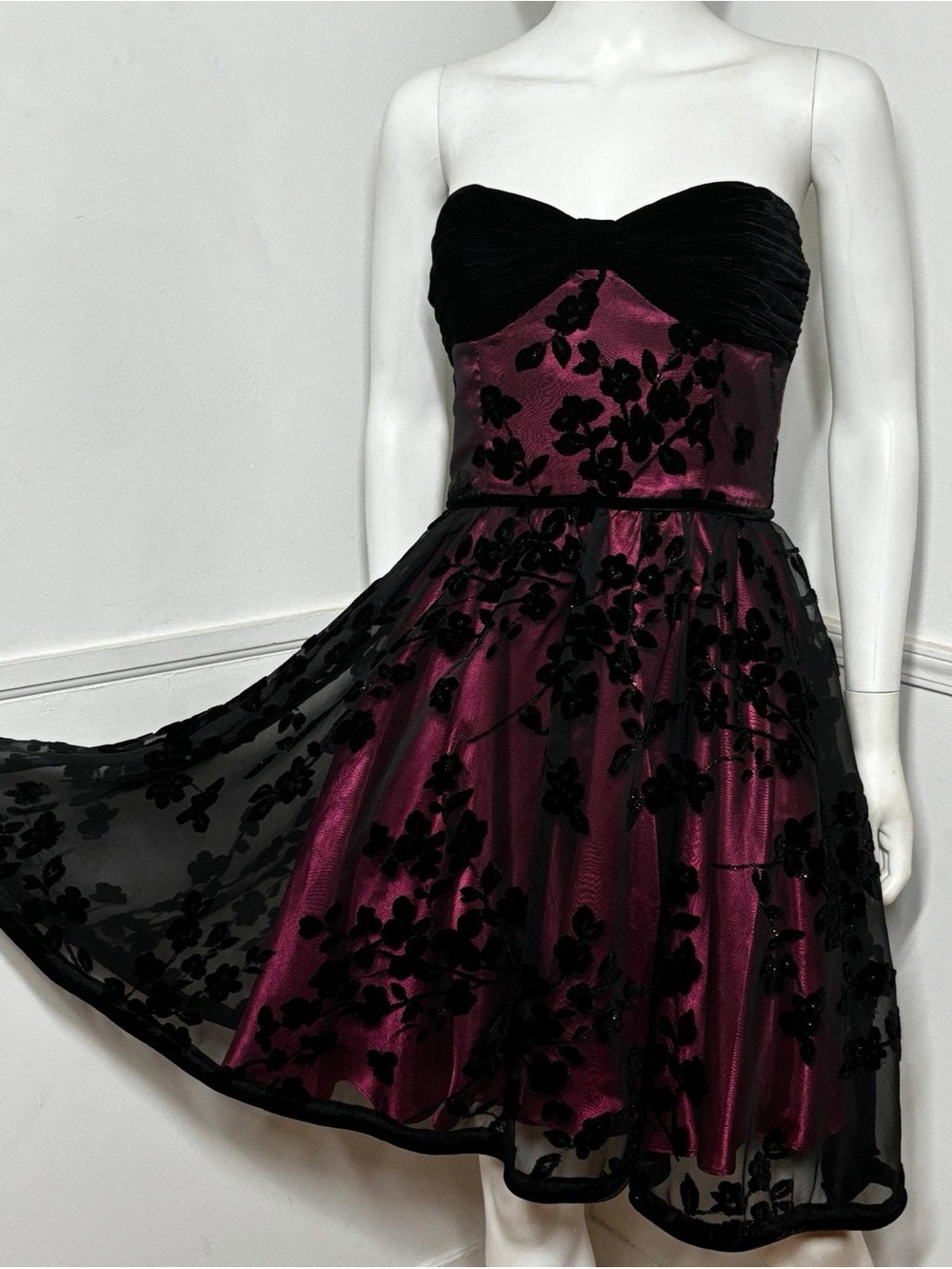 Betsey Johnson Velvet Floral Strapless Party Dress Size 2 Burgundy Black